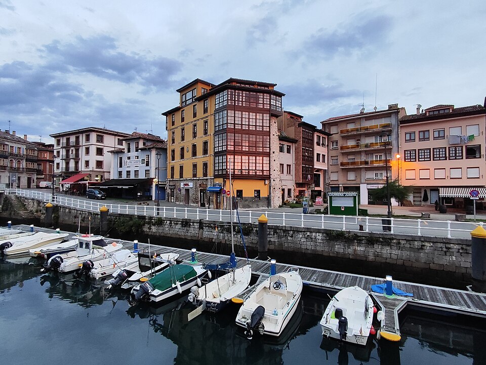 Llanes